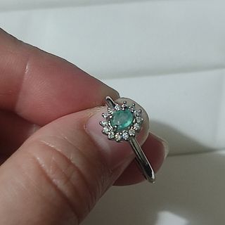 anillo esmeralda