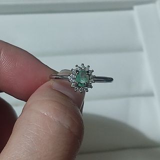 anillo esmeralda