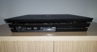 PlayStation Pro 1TB + 2 mandos