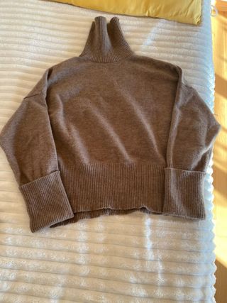 Jersey marron cuello alto 