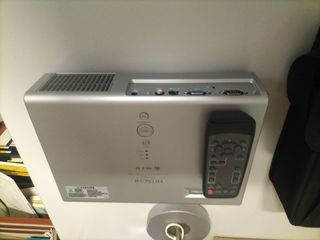 Proyector Hitachi CP-RS55.