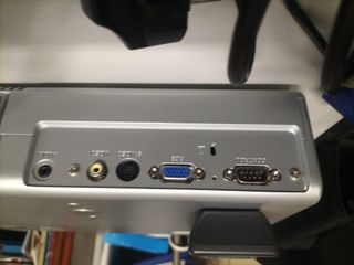 Proyector Hitachi CP-RS55.