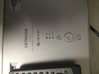 Proyector Hitachi CP-RS55.