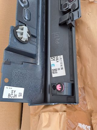 Moldura estribera lateral izda. Mazda 3