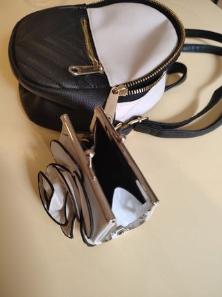 Bolso y monedero blanco y negro
