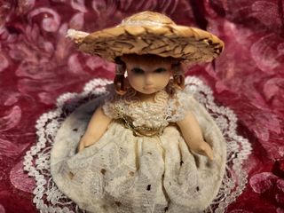 Mini bambolina in ceramica 