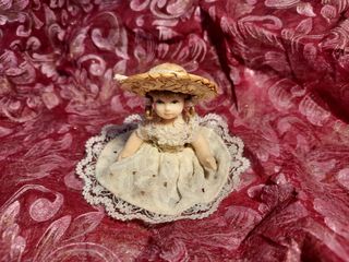 Mini bambolina in ceramica 