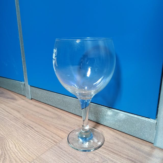 Botella de metal nueva (y regalo).