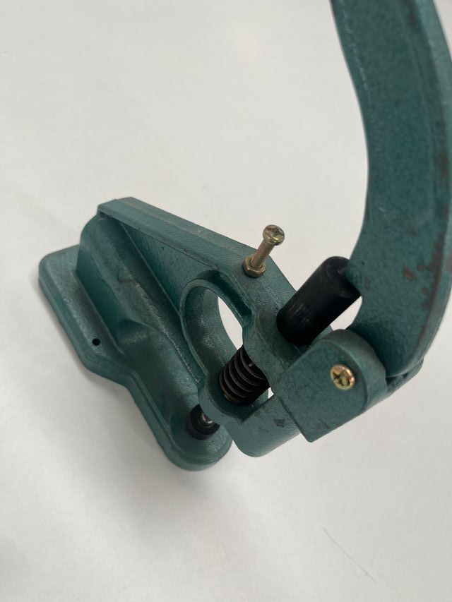 Máquina Remachadora con accesorios