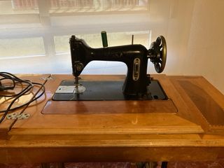 Maquina de coser antigua