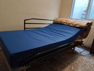Cama articulada eléctrica y colchón antiescaras