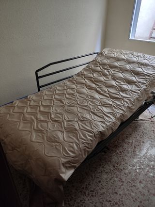 Cama articulada eléctrica y colchón antiescaras
