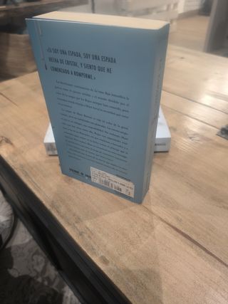 La reina roja y Una espada de cristal