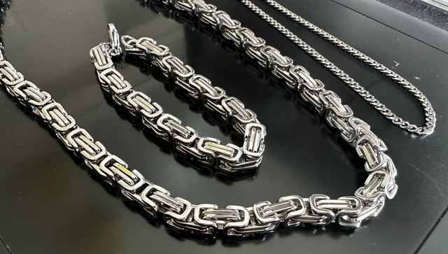 Cadena y pulsesra King + regalo