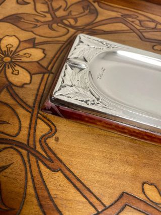 Vassoio porta penne Art Nouveau in argento e legno