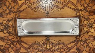 Vassoio porta penne Art Nouveau in argento e legno