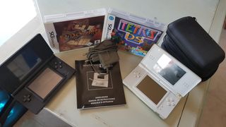 Consolas Nintendo DS Lite blanca y negra + juegos