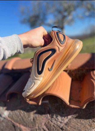 Nike Air Max 720 Gold