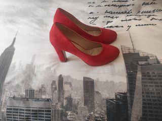 Preciosos zapatos de tacón con plataforma.