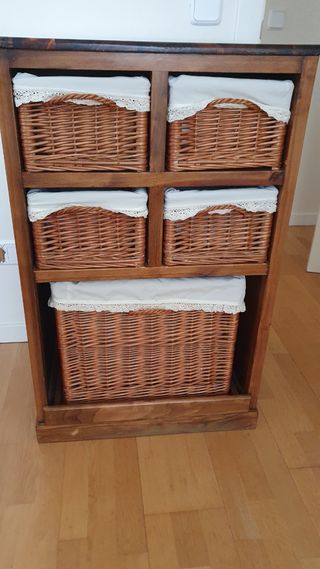 Alacena de madera con cajones