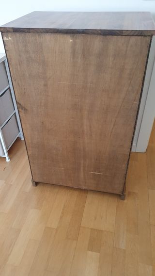 Alacena de madera con cajones