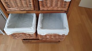 Alacena de madera con cajones