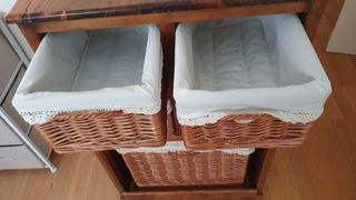 Alacena de madera con cajones