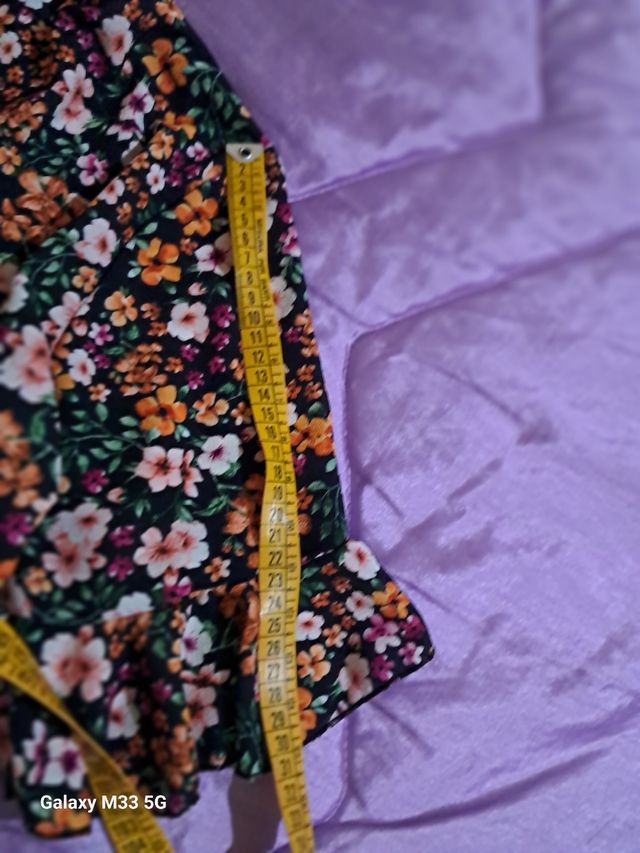 Maglietta 👚 con fantasia floreale tag L