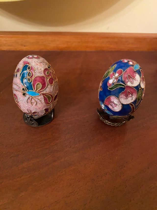 Collezione di uova in metallo