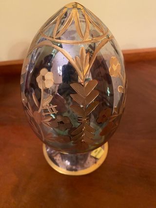 Collezione di uova in metallo