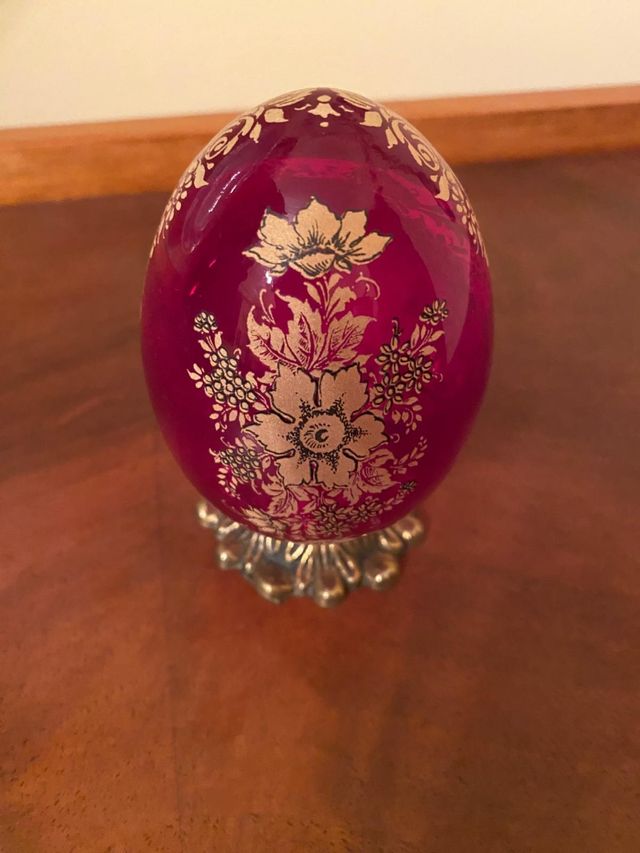 Collezione di uova in metallo