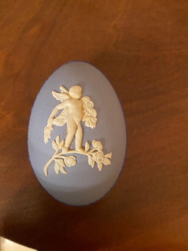 Collezione di uova in metallo