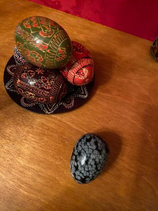 Collezione di uova in metallo