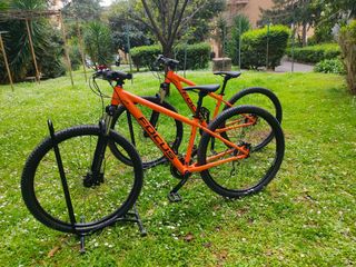 2 Bici Focus Whistler 3.5 29”. 1 Bici euro 400