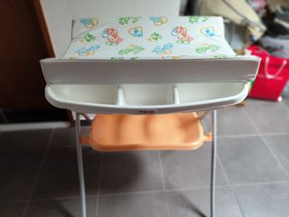 Banheira e muda fraldas