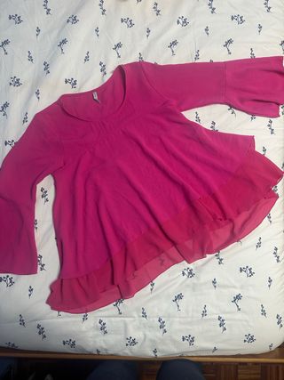 Blusa fucsia con vuelo Talla 4 Como nueva