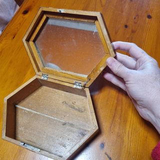 Caja exagonal antigua