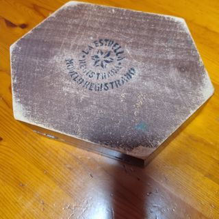 Caja exagonal antigua