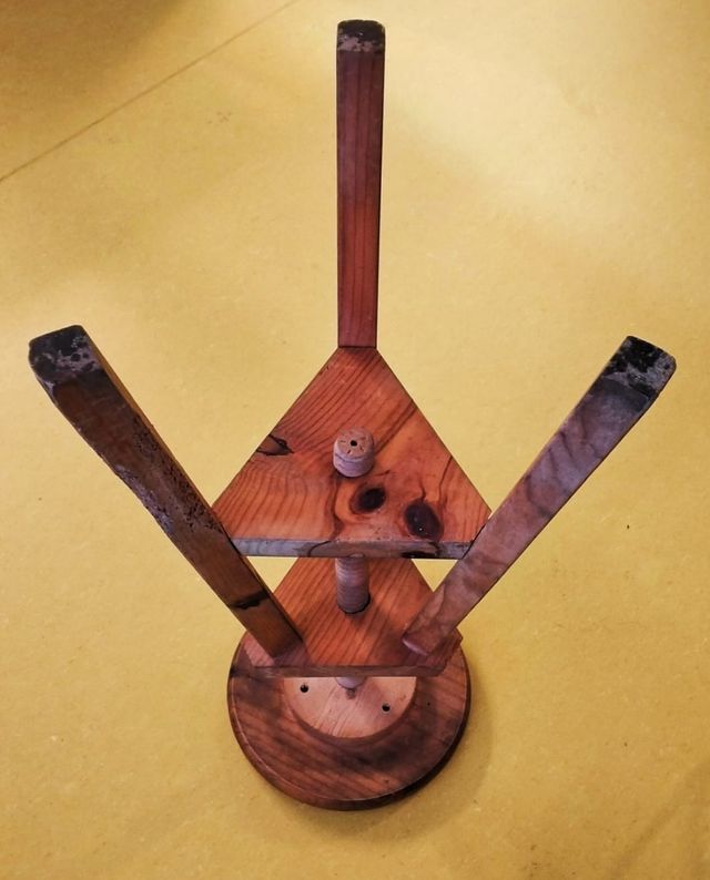 Taburete regulable de madera vintage