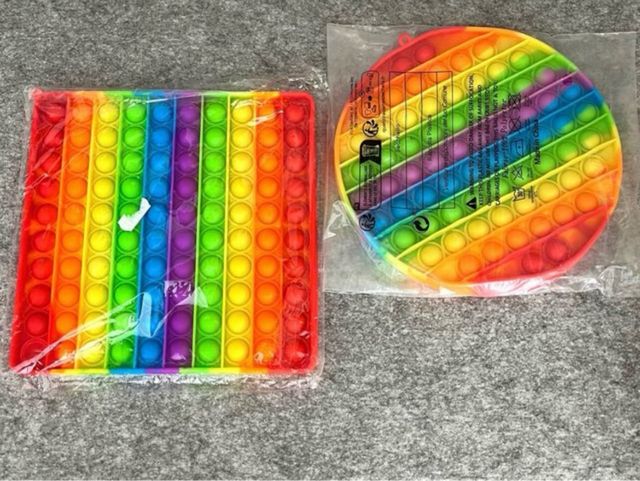 2 BRINQUEDOS SENSORIAIS POP/IT