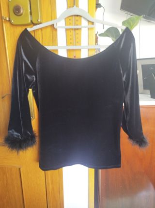 Jersey de terciopelo con plumas de Mango
