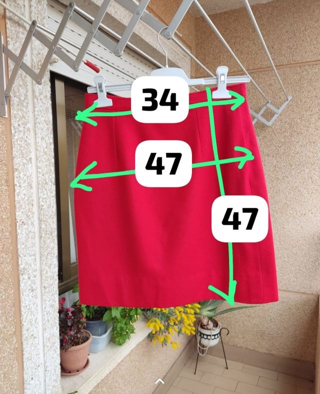 Minifalda roja clásica.