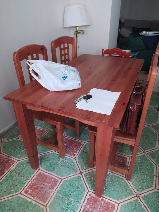 Mesa madera comedor + 4 sillas