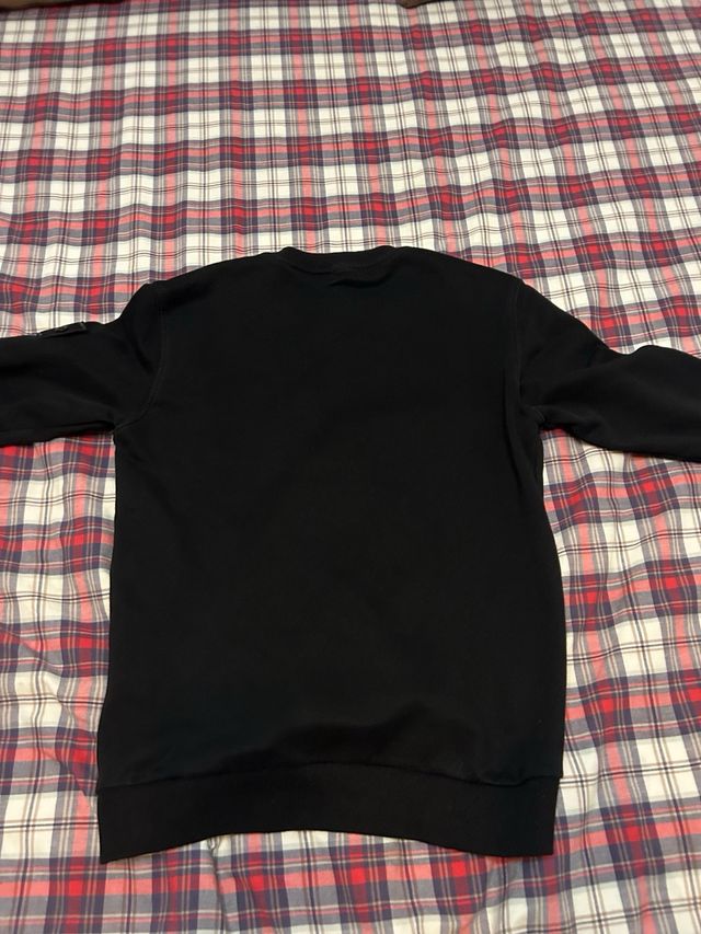 sudadera stone island negra