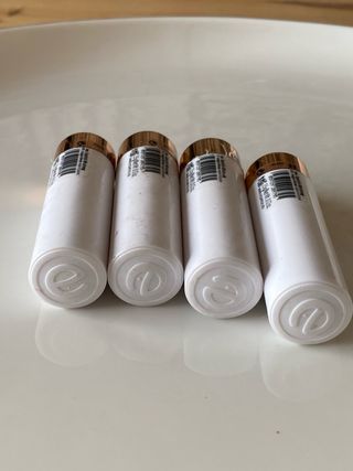 Cuatro unidades pintalabios essence