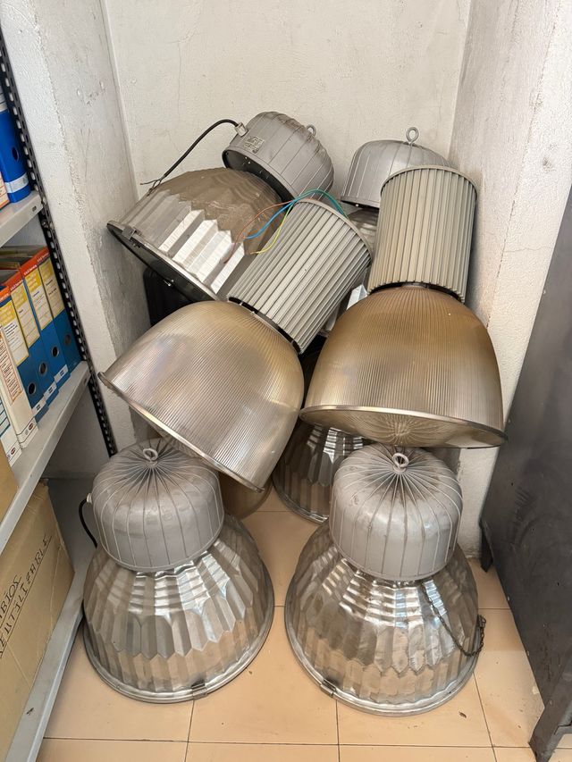 Focos industriales de techo halogenos 250W