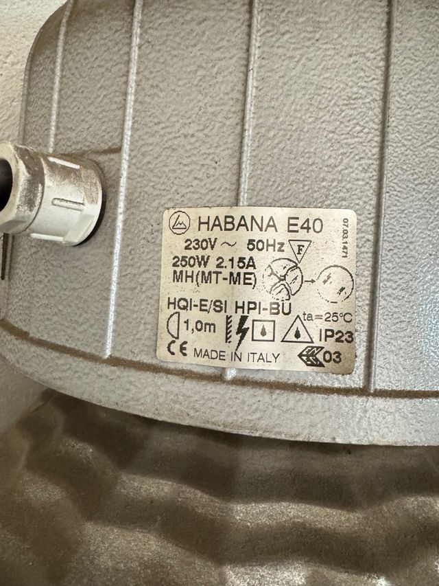 Focos industriales de techo halogenos 250W