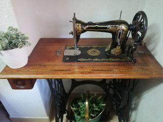 Maquina de coser Antigua Fabril Valenciana