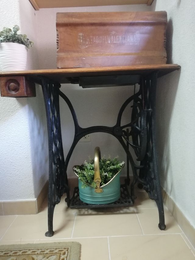 Maquina de coser Antigua Fabril Valenciana