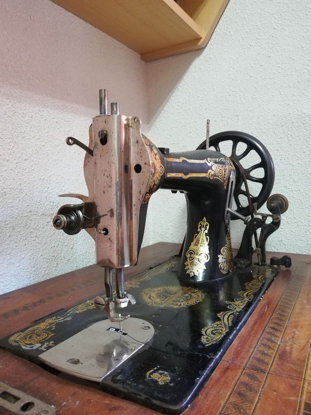 Maquina de coser Antigua Fabril Valenciana